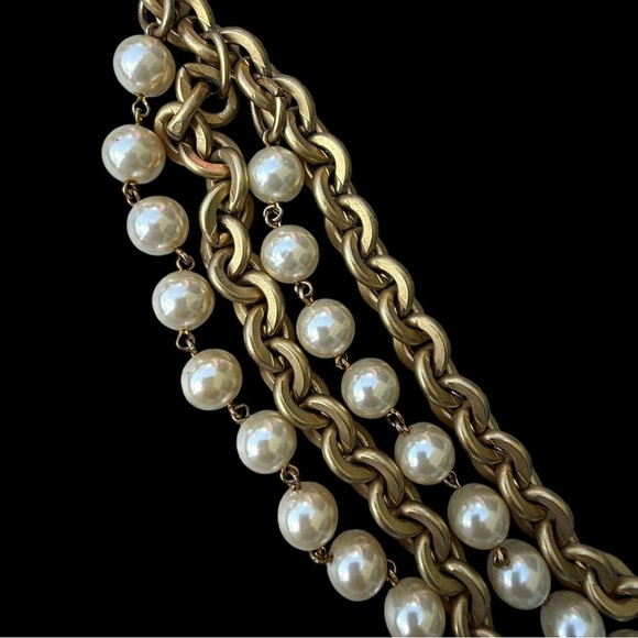 Classic Gold Multi-Strand belt with Intricate Metalwork and pearl detail - Picture 4 of 7